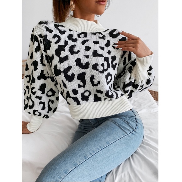 Cheetah Print White Crop Sweater Bishop Sleeve - Picture 5 of 9